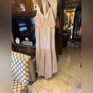 Beautiful dress with lace accents in perfect condition includes shawl.